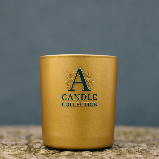 Złota świeca sojowa zapachowa A Candle Collection Leather, produkt handmade