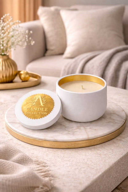 biała świeca sojowa 90g bezzapachowa A Candle Collection w jasnej aranżacji wnętrza
